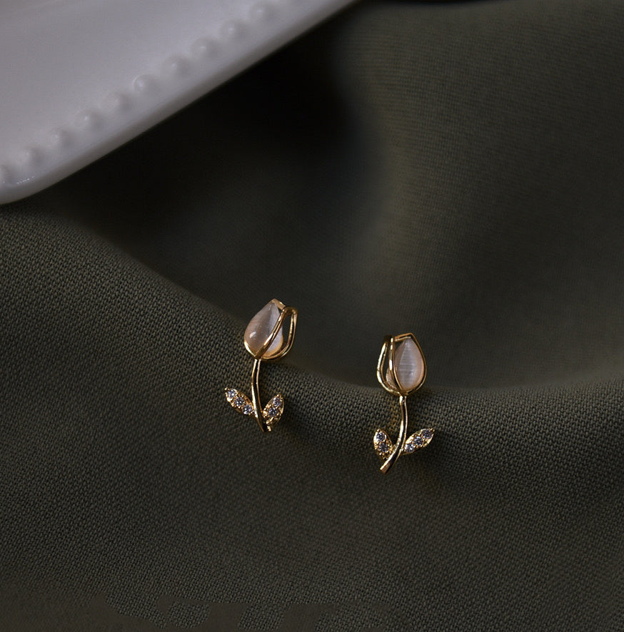 Cat-Eye Tulip Bud Earrings