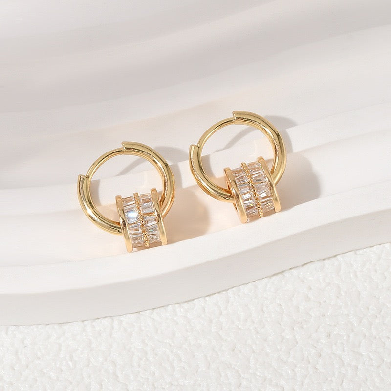 Golden Waist Hoop Earrings
Dual-Wear Sparkle Hoops