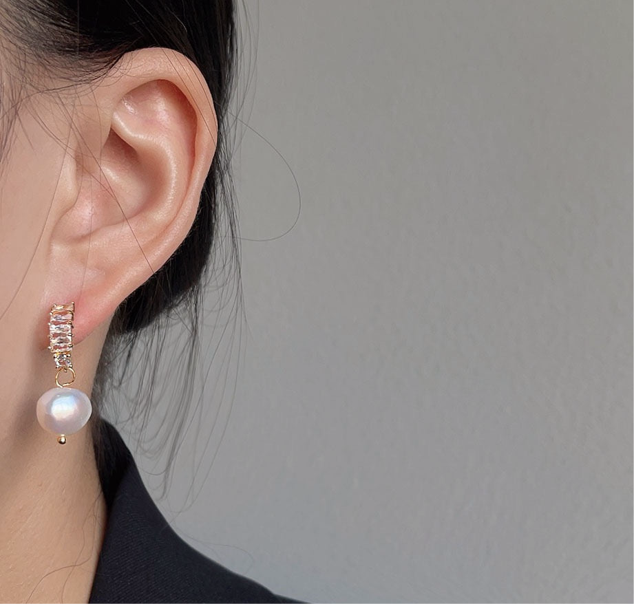 Baroque Pearl & Zircon Curve Earrings