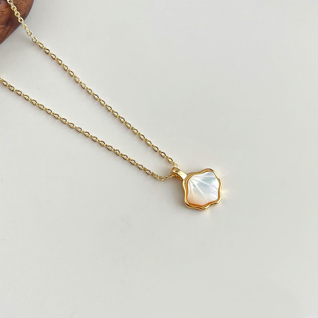 Mother of Pearl Shell Pendant Necklace