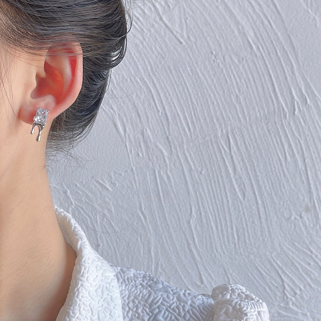 Melting Prism Stud Earrings