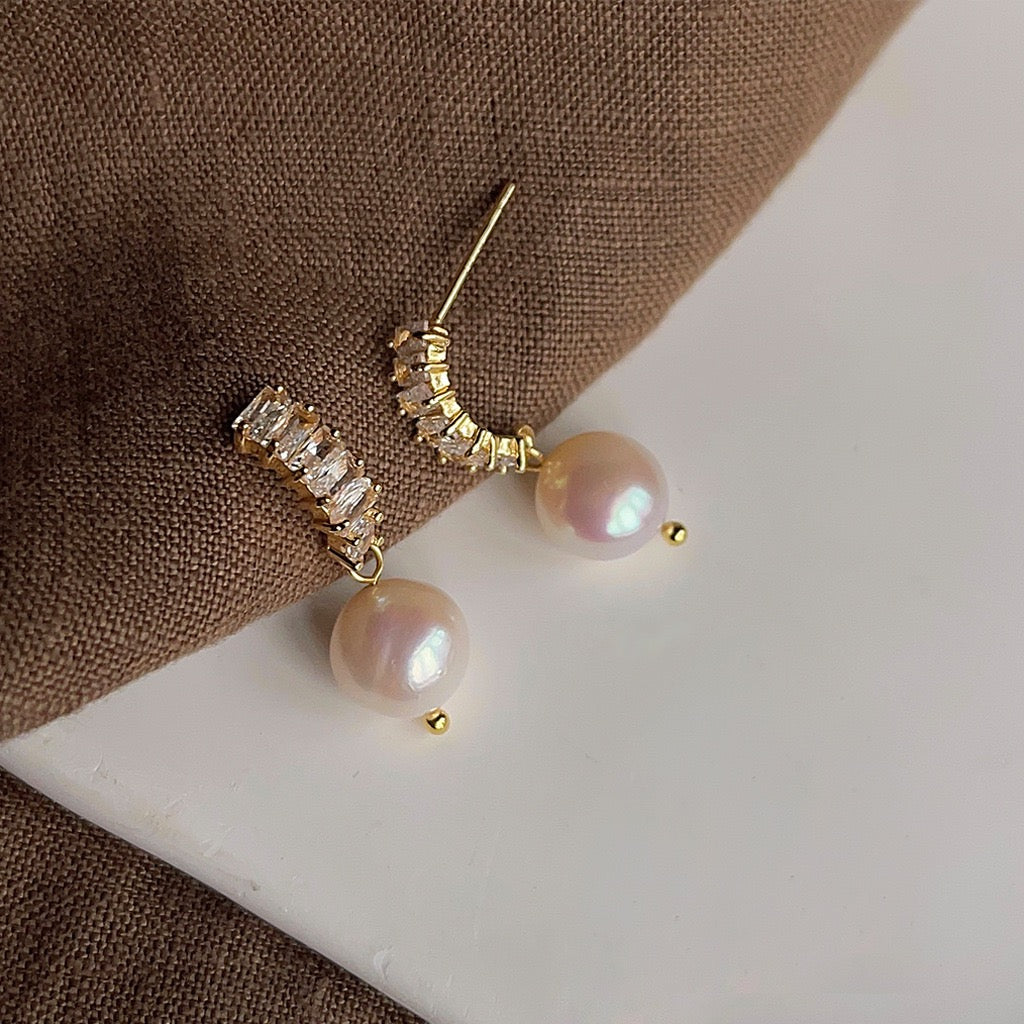 Baroque Pearl & Zircon Curve Earrings