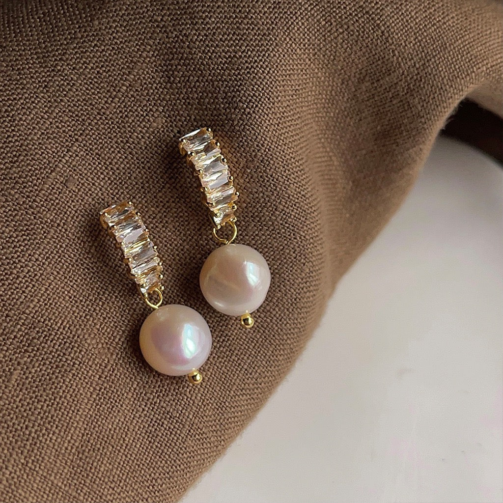 Baroque Pearl & Zircon Curve Earrings