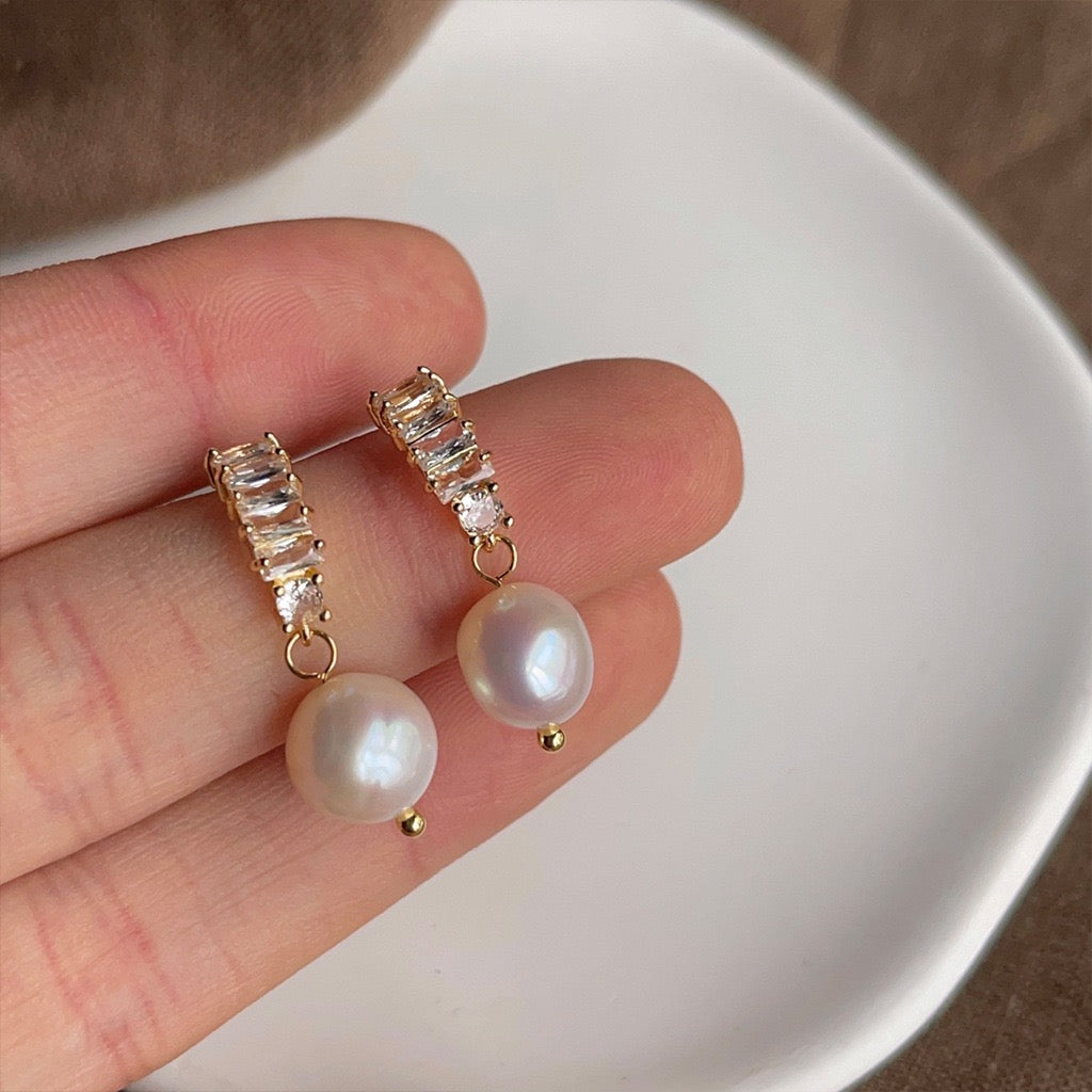 Baroque Pearl & Zircon Curve Earrings