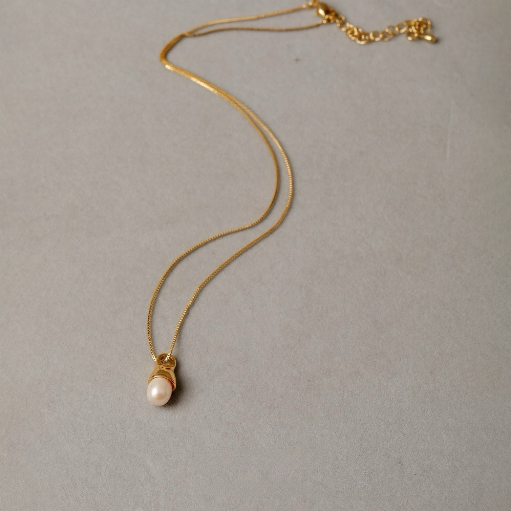 Single Pearl Drop Necklace
