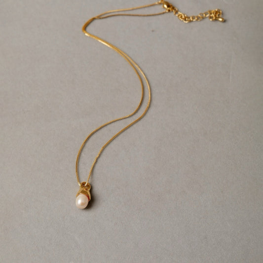 Single Pearl Drop Necklace