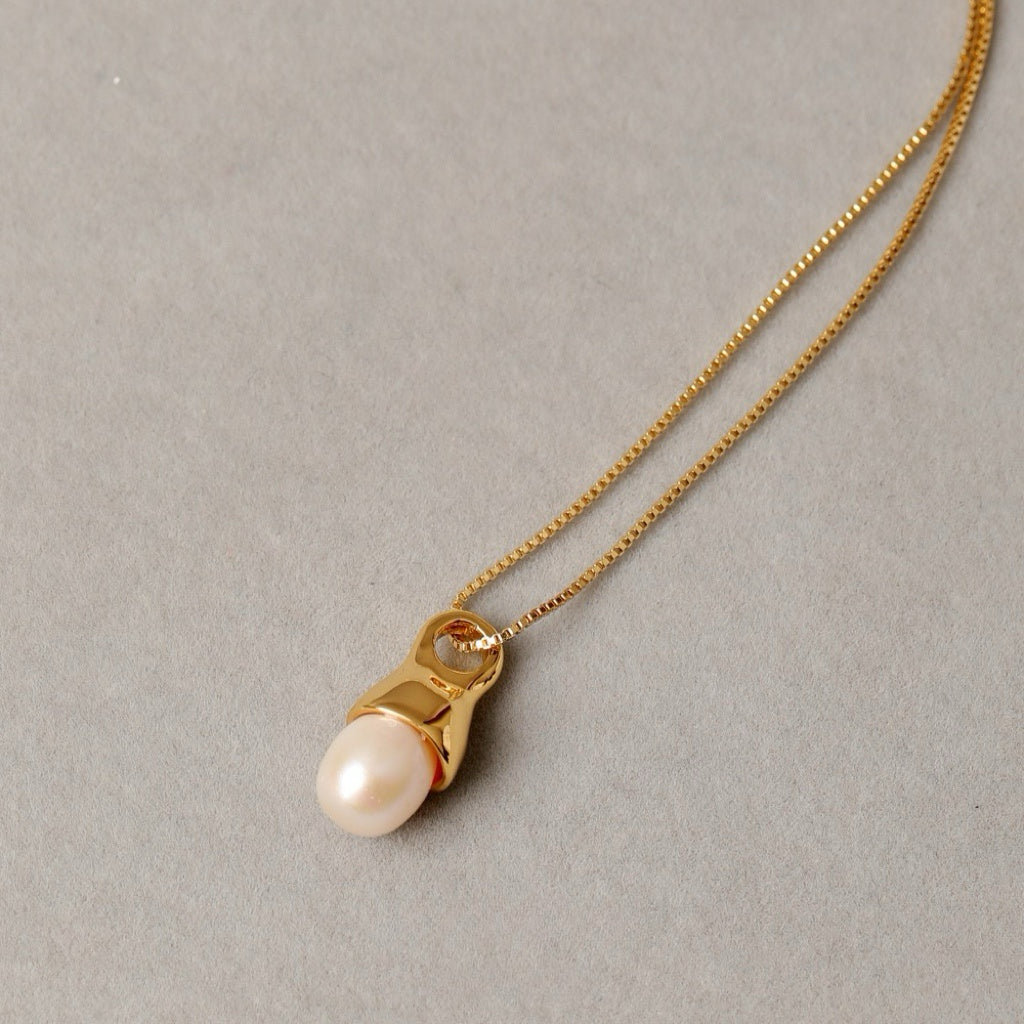 Single Pearl Drop Necklace