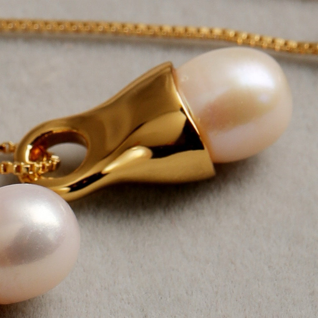 Single Pearl Drop Necklace
